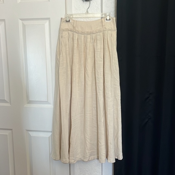 Pleated Causal Linen Maxi Skirt with Pockets - Picture 4 of 4